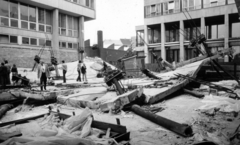 Magyarország, Budapest XI., Goldmann György tér, a Goldmann menza építkezése. A konyhaépület emeléstechnikai hibák miatt leszakadt födémszerkezete., 1980, Középületépítő Vállalat - Kreszán Albert - Koczka András - Kemecsei József, Budapest, baleset, szemle, Budapesti Műszaki Egyetem, Fortepan #226794