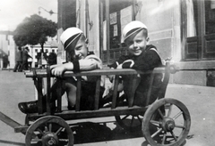 1936, Reichardt Nóra, portrait, kids, handbarrow, cap, chariot, Fortepan #227035