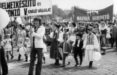 Magyarország, Budapest XIV., Ötvenhatosok tere (Felvonulási tér), május 1-i felvonulás résztvevői., 1973, Középületépítő Vállalat - Kreszán Albert - Koczka András - Kemecsei József, Budapest, Fortepan #227110