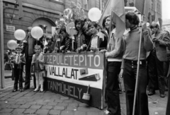 Magyarország, Budapest VII., Dembinszky utca 37., május 1-i felvonulók., 1974, Középületépítő Vállalat - Kreszán Albert - Koczka András - Kemecsei József, Budapest, Fortepan #227119