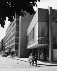 Magyarország, Budapest XI., Bertalan Lajos utca, szemben a Stoczek József (Stoczek) utca, a BME Martos Flóra Kollégium és a sarkon a kollégium étterme., 1969, Középületépítő Vállalat - Kreszán Albert - Koczka András - Kemecsei József, Budapest, Fortepan #227212