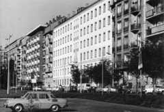 Magyarország, Budapest XI., a Skála Budapest Szövetkezeti Nagyáruház parkolója az Október huszonharmadika (Schönherz Zoltán) utca felől nézve, szemben a Bercsényi utca házsora. Középen a világos épület a 28-30. szám, a BME Rózsa Ferenc Kollégiuma., 1976, Középületépítő Vállalat - Kreszán Albert - Koczka András - Kemecsei József, Budapest, Wartburg 311 Kombi, BMW R69S, Fortepan #227226