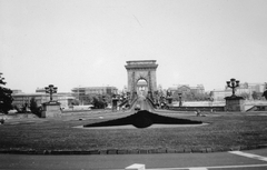 Magyarország, Budapest I., Clark Ádám tér, Széchenyi Lánchíd., 1982, Bekker Sándor, híd, oroszlán, lámpaoszlop, hídfő, körforgalom, Budapest, függőhíd, William Tierney Clark-terv, Fortepan #22740