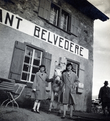 Svájc, Alp Grüm, a felvétel a Restaurant Belvedere előtt készült., 1930, Vízkelety László, ferde, Fortepan #227416