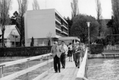 Magyarország, Balatonvilágos, Balaton-parti stég a Középületépítő Vállalat Üdülője előtt., 1976, Középületépítő Vállalat - Kreszán Albert - Koczka András - Kemecsei József, üdülőhely, Fortepan #227689