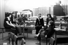 1977, Középületépítő Vállalat - Kreszán Albert - Koczka András - Kemecsei József, sitting on a table, Fortepan #227789