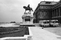 Hungary, Budapest I., Savoyai terasz, Savoyai Jenő lovasszobra (Róna József, 1899.) a Budavári Palota (korábban Királyi Palota) előtt., 1975, Középületépítő Vállalat - Kreszán Albert - Koczka András - Kemecsei József, Budapest, bus, Fortepan #227831