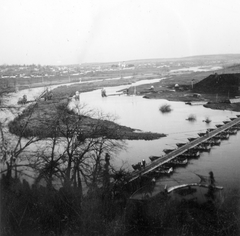 Ukraine, Vinnitsa, a Déli-Bug folyó 1941. október végén. A pontonhidat a Magyar Királyi Török Ignác II. utászzászlóalj építette., 1941, Ungváry Krisztián, eastern front, bridge, second World War, Fortepan #22799