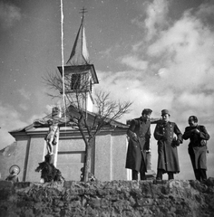 Hungary, Esztergom, Szent Tamás-hegy, Fájdalmas Szűz kápolna., 1941, Ungváry Krisztián, church, soldier, crucifix, Fortepan #22801