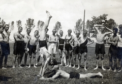 Egyesült Királyság, Birkenhead, Arrowe Park, 3. Nemzetközi Cserkész Világtalálkozó (Jamboree) résztvevőinek tornagyakorlata., 1929, Ábrahám Katalin és László, Best of, mutatvány, kézenállás, Fortepan #228177