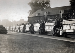 Egyesült Királyság, London, Reinickendorf Avenue, Avery Hill College, a birkenheadi 3. Nemzetközi Cserkész Világtalálkozó (Jamboree) után Londonban vendégeskedő magyar cserkészek szálláshelye .előtt készült a felvétel., 1929, Ábrahám Katalin és László, Fortepan #228189