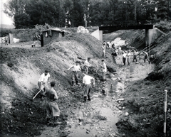 Magyarország, Miskolc, a Szinva patak a Kilián-dél városrész és a Tatárdomb között, szemben a 4-es számú villamos vonal hídja., 1963, Ábrahám Katalin és László, patakmeder, mederszabályozás, Fortepan #228220