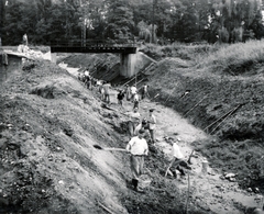 Magyarország, Miskolc, a Szinva patak a Kilián-dél városrész és a Tatárdomb között, szemben a 4-es számú villamos vonal hídja., 1963, Ábrahám Katalin és László, folyamszabályozás, villamos, híd, Fortepan #228237