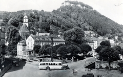 Germany, Königstein, (Szász-Svájc), az autóbusz a Biela folyó feletti hídra kanyarodik, balra a Marienkirche látható., 1961, Ábrahám Katalin és László, GDR, Fortepan #228247