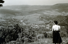 Hungary, Pilis Mountains, Kis-Kevély, kilátás Csobánka felé., 1938, Flanek-Falvay-Kováts, picture, woman, back, Fortepan #228503