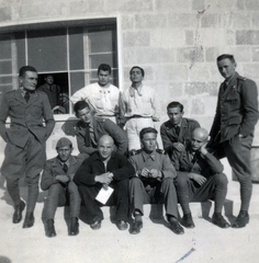 Olaszország, Grottaglie, a Délolasz Repülő Tanfolyam vadászpilóta növendékei. Középen Harangi Imre olipiai bajnok ökölvívó ül., 1939, Szűcs Zsigmond örökösei, csoportkép, katona, Fortepan #228614