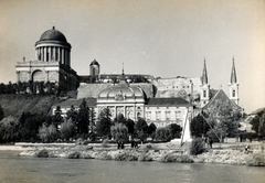 Magyarország, Esztergom, középen a Prímási Palota, háttérben a Bazilika és a Loyolai Szent Ignác-templom, 1935, Flanek-Falvay-Kováts, Fortepan #228744