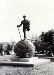 Hungary, Baja, Jelky András tér, Jelky András szobra (Medgyessy Ferenc, Miskolczy Ferenc 1936.)., 1938, Flanek-Falvay-Kováts, András Jelky-portrayal, Fortepan #228834