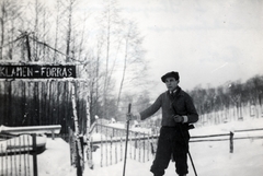 Magyarország, Kőszegi-hegység, Kőszeg, Ciklámen-forrás, 1935, Petősi Dénes, túrabot, forrás, Fortepan #228918