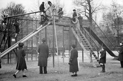 Hungary, Budapest VIII., II. János Pál pápa (Tisza Kálmán) tér., 1936, Fortepan, playground slide, Budapest, Fortepan #22895