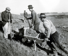 1940, Ábrahám Katalin és László, kubikos, Fortepan #229120