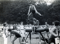 Magyarország, Hűvösvölgy, Budapest II., sportolók tornabemutatója., 1926, Hirsch Hugó, mutatvány, torna, Budapest, Fortepan #229355