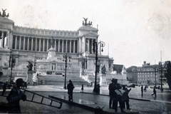 Italy, Rome, Piazza Venezia, II. Viktor Emánuel emlékmű (Monumento a Vittorio Emanuele II)., 1933, Végh-Györfi Melinda, Fortepan #229366