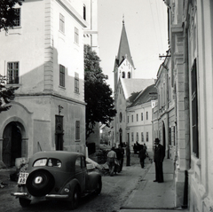 Magyarország, Veszprém, Vár utca, balra a Nagyszeminárium épülete, mögötte a Szent Mihály-székesegyház, távolabb a Szent István király-templom., 1941, Jóna Dávid, Fortepan #229373