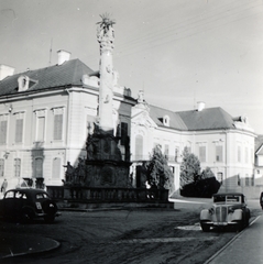 Magyarország, Veszprém, Vár, Szentháromság tér, Szentháromság-szobor, mögötte az Érseki Palota., 1941, Jóna Dávid, Fortepan #229376