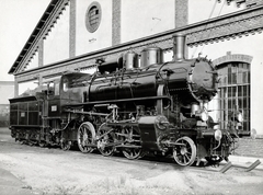 Hungary, Budapest XIV., Tatai utca, Északi Fűtőház (később Hámán Kató Fűtőház, ma Magyar Vasúttörténeti Park). A MÁV 324-es sorozatú gőzmozdonya., 1917, Fortepan/Album085, steam locomotive, MÁV Class 324, Budapest, Fortepan #229413