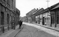 Szlovákia, Komárom, a Csapó utca (Valchovnícka ulica) a Fürdő utca (Kúpeľná ulica) - Polgár utca (Meštianska ulica) közötti szakaszon., 1954, Stuber Andrea, utcakép, lakóház, Fortepan #229667