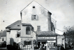 Magyarország, Sopron, balra az Előkapu, jobbra a Várkerület (Lenin körút)., 1958, Jándi Zsuzsa, épület, üzletportál, Fortepan #229723