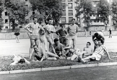 Hungary, Budapest XI., Kőrösy József utca, BEAC sportpálya, balra a háttérben a BME Bercsényi utcai kollégiuma., 1959, Fortepan/Album082, soccer team, Budapest, Fortepan #229743