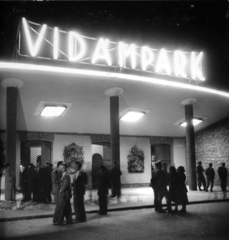 Magyarország, Városliget, Budapest XIV., Állatkerti körút, a Vidámpark főbejárata., 1953, Fortepan/Album083, vidámpark, dekoráció, főbejárat, felirat, Budapest, Fortepan #229763