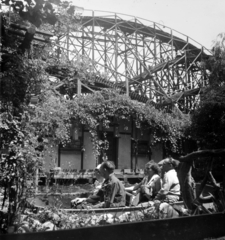 Magyarország, Városliget,Vidámpark, Budapest XIV., a Mesecsónak, háttérben a Hullámvasút., 1953, Fortepan/Album083, vidámpark, csónak, Budapest, Fortepan #229767