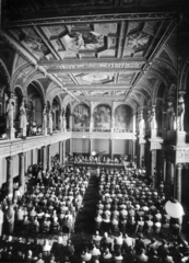 Magyarország, Budapest V., Széchenyi István (Roosevelt) tér, a Magyar Tudományos Akadémia épületének díszterme., 1955, Fortepan/Album083, freskó, ünnepség, közönség, előadás, kariatida, Budapest, Fortepan #229797