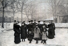 Hungary, Budapest V., az Újépület déli külső udvara. A kaszárnya és börtön épületét 1897-ben lebontották, ma a Szabadság tér van a helyén., 1900, Czógler Gusztáv, Best of, tableau, soldier, winter coat, kids, snow, ice skate, winter, Budapest, women, men, Fortepan #229921