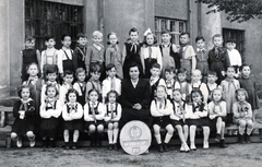 1954, Vajda Vera, Little drummer, school, class photo, Rákosi crest, Fortepan #229997