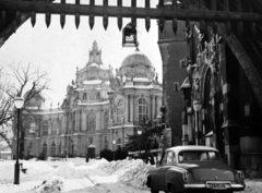 Hungary, Budapest XIV., Vajdahunyad vára, a Magyar Mezőgazdasági Múzeum épülete a kapu felől nézve., 1965, Kőszeghy Anna, number plate, snow piles, street lamp, architectural heritage, museum, Budapest, castle, Fortepan #230034