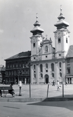 Hungary, Győr, Széchenyi tér, szemben a Czuczor Gergely Bencés Gimnázium és a Loyolai Szent Ignác bencés templom., 1965, Kőszeghy Anna, high school, church, Fortepan #230035