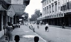 Vietnam, Hanoi, Tràng Tiền (Francis Garnier Boulevard), jobbra a Phố Đinh Tiên Hoàng (Paul Bert Straße) sarok., 1959, Juhász-Tarcai Annamária, bicycle, Fortepan #230058