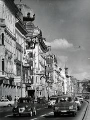 Magyarország, Budapest VII.,Budapest VIII., a Rákóczi út a Blaha Lujza térnél, a távolban a Keleti pályaudvar., 1980, Székely Iván, Budapest, Fortepan #230388