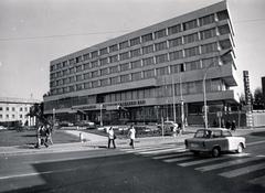 Hungary, Székesfehérvár, Hotel Alba Regia a Várkörút (Népköztársaság út) felől nézve., 1977, Székely Iván, Fortepan #230409