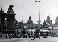 Hungary, Budapest XIV., Hősök tere, háttérben a Műjégpálya épülete., 1977, Székely Iván, Budapest, Fortepan #230411