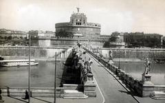 Italy, Rome, Piazza die Ponte Sant'Angelo. Előtérben az Angyalhíd (Ponte Sant'Angelo), háttérben az Angyalvár (Castel Sant'Angelo), Hadrianus császár síremléke., 1933, Bognár András, bridge, Roman Empire, Fortepan #230559