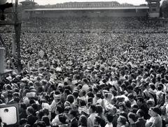 Franciaország, La Courneuve, a l'Humanité napilap szervezte éves ünnepség (Fête de l'Humanité) a sporttelepen., 1960, Pécsi család, Fortepan #230799