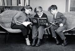 1959, Gara Andor, kids, three people, reading, learning, bookshelf, Fortepan #230840