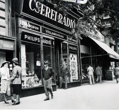 Hungary, Budapest VI., Andrássy út 47., a Cserei Rádió Műszaki és Villamossági Vállalat üzlete., 1933, Cserey Zoltán, Budapest, ad, store display, Philips-brand, radio, Fortepan #231008