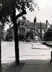 Magyarország, Vác, Szentháromság tér, szemben a Szentháromság-szobor, balra a Köztársaság út., 1961, Losonci Rita dr., Fortepan #231262