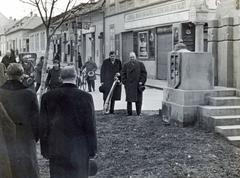 Magyarország, Gyöngyös, Fő (Hanisz) tér, a felvétel az Országzászló talapzatánál készült., 1936, Bor Dezső, kerékpár, Fortepan #231295